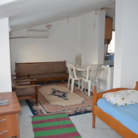 Ugur Apartament *